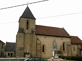 Saint-Agnant-de-Versillat (église et monument-aux-morts) 1.jpg