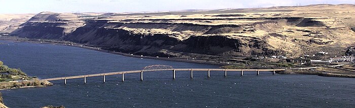 Biggs Junction (right) at the approach to the Sam Hill Memorial Bridge over the Columbia River SamHillMemorialBridge.jpg