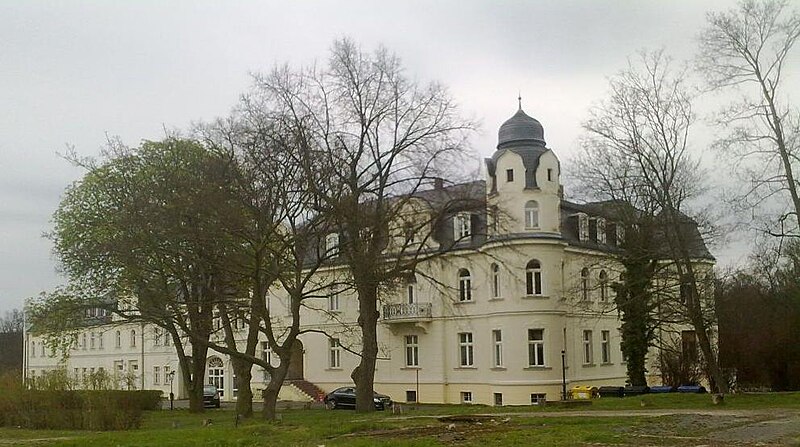 File:Schloss-teutschenthal.jpg