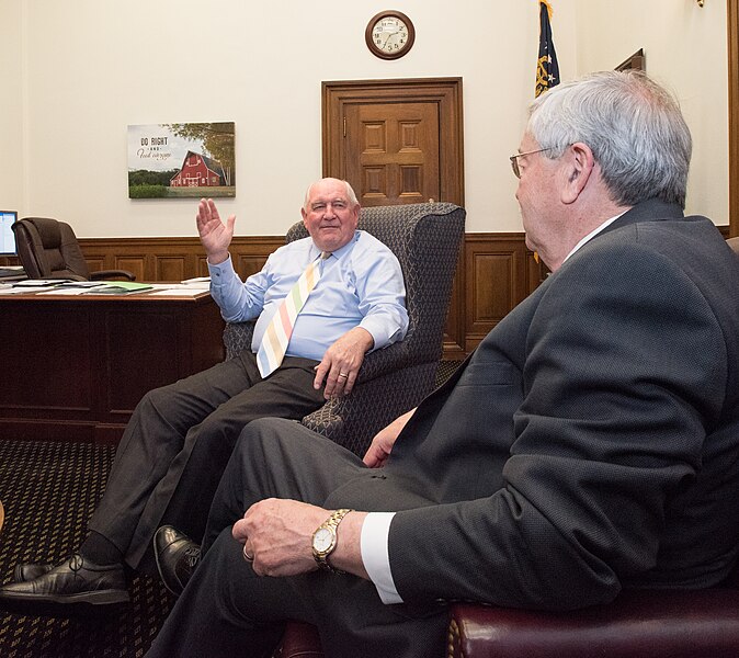 File:Secretary Perdue welcomes Amb. to China Terry Branstad 20170530-OSEC-LSC-0028 (34154456884).jpg