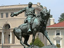 statue de Sheridan à cheval et chapeau agitant