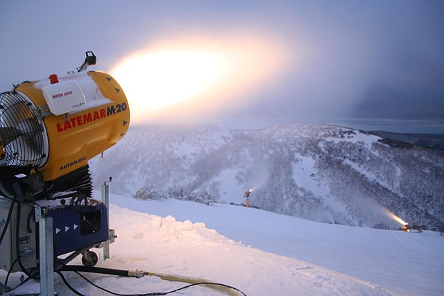 Snowmaking - Wikipedia