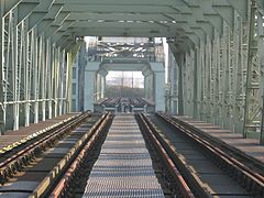 Les anciennes voies ferrées du pont (2007)