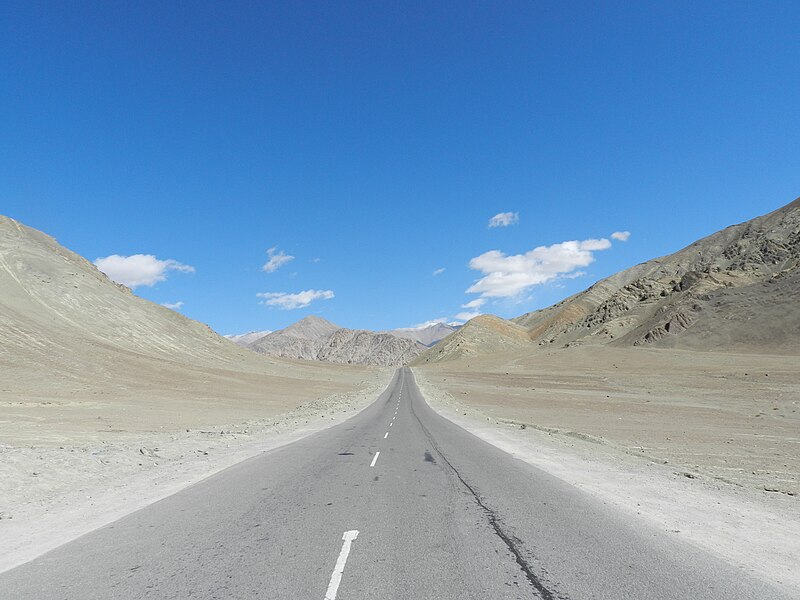 File:Srinagar-Leh Highway at Magnetic Hill, Ladakh.jpg
