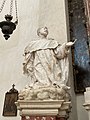 Pyhän Dominic-patsas Moadonna del Rosarion alttarilla Santa Maria in Colle in Bassano del Grappassa