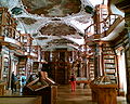 St Gallen Manastırı Kütüphanesi içi