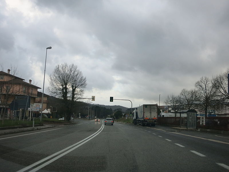 File:Strada Statale 4 Via Salaria - km 53 (8) attraversamento di Osteria Nuova.JPG