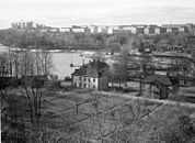 Sundsta gård med Södersjukhuset i bakgrunden, 1943.