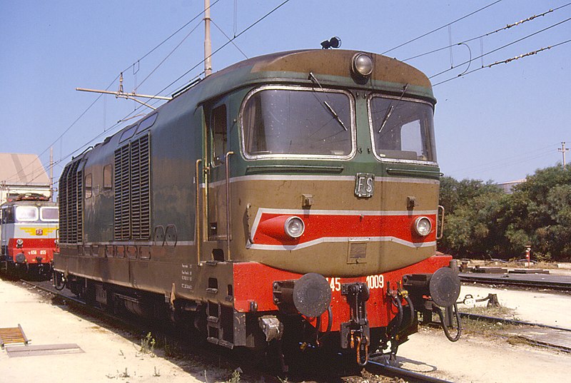 File:Estación Fiorito, ferrocarril Midland (desactivado)..jpg