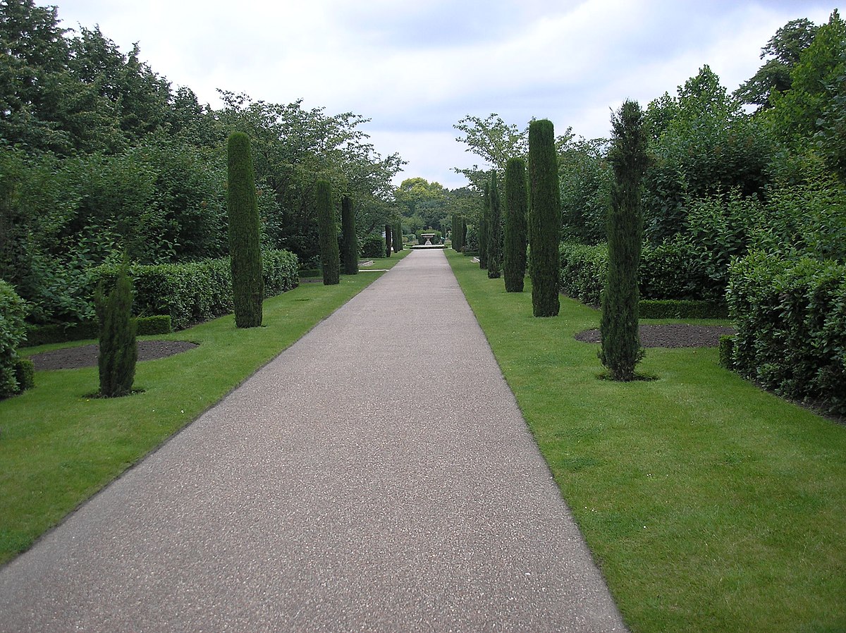 P garden. Главная аллея the Avenue Gardens. Ботанические сады п. Янтарный. Никерсон Гарденс Авеню.