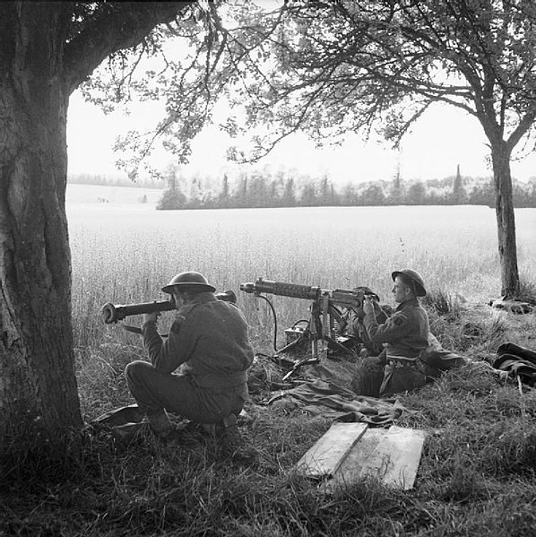 File:The British Army in Normandy 1944 B5439.jpg