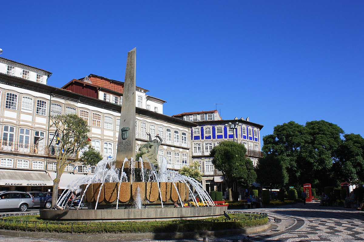 The Toural square in 2009.jpg