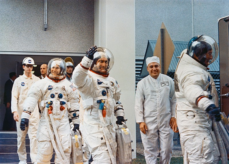 File:The three Apollo 12 crew men leave the Kennedy Space Center's (KSC) Manned Spacecraft Operations Building (MSOB).jpg