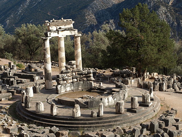 De Tholos tempel, heiligdom van Athena Pronaia