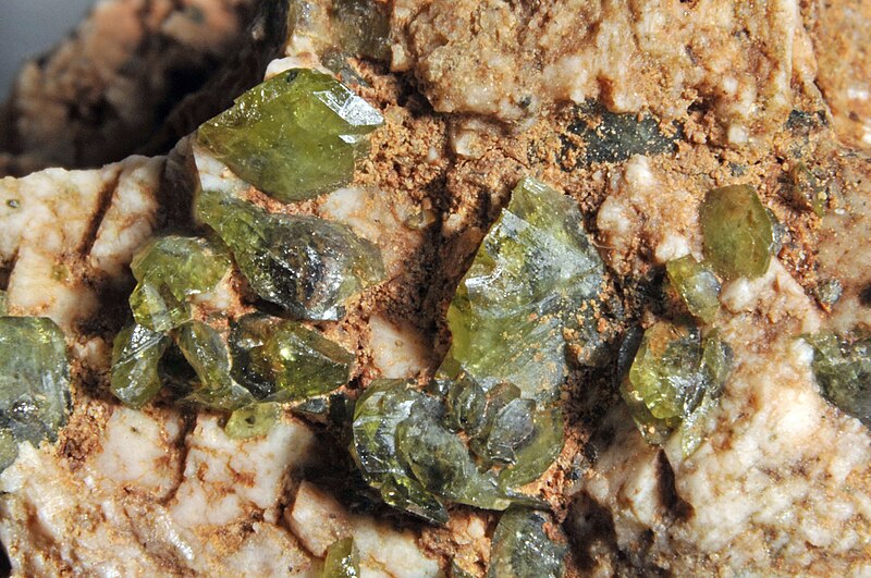 File:Titanite, adularia 1.JPG