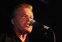 Description de l'image Tony Andreason live in 2008 of the Trashmen.jpg.