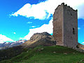 El Torreón de Peñerudes, al fondo el Aramo(Asturias)