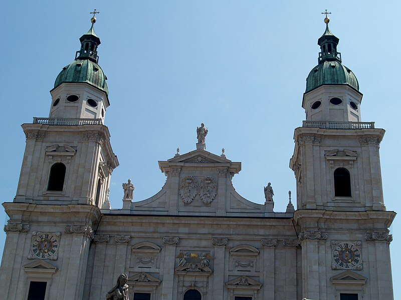 File:Torres catedral Salzburgo.JPG