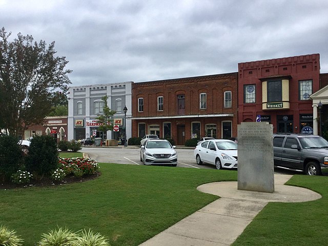 Town square in Edgefield