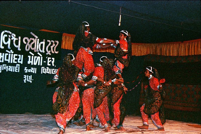 File:Traditional folk dance Kheda, Gujarat.jpg