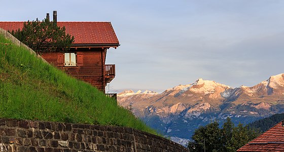 "Tschiertschen_(1350_meter)_in_Graubünden_10.jpg" by User:Famberhorst