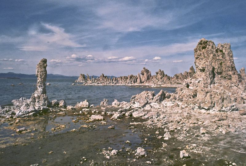 File:Tufa towers at Mono Lake.jpg