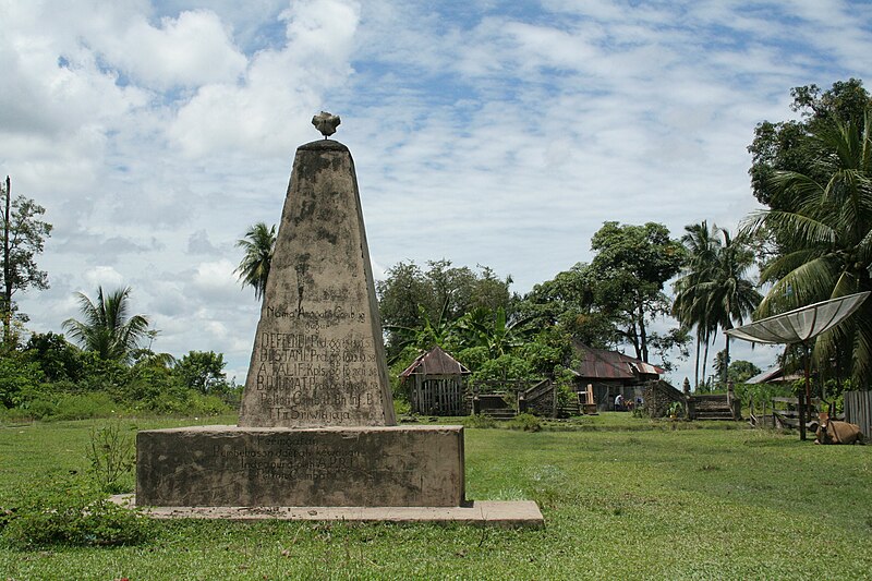 File:Tugu peringatan pembebasan kewalian Indrapura.jpg