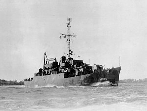 1944 yil oxirlarida USS Kline (APD-120) ishlab chiqarilmoqda.jpg