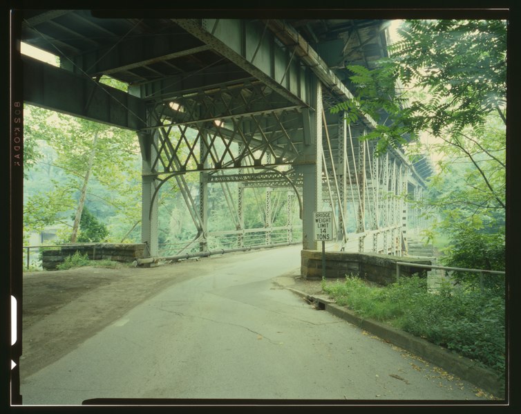 File:VIEW OF ROADWAY APPROACH TO LOWER ROAD LEVEL, SHOWING EAST PORTAL - Mahoning Avenue Pratt Double-Deck Bridge, Spanning Mill Creek at Mahoning Avenue (C.R. 319), Youngstown HAER OHIO,50-YOUNG,2-25 (CT).tif