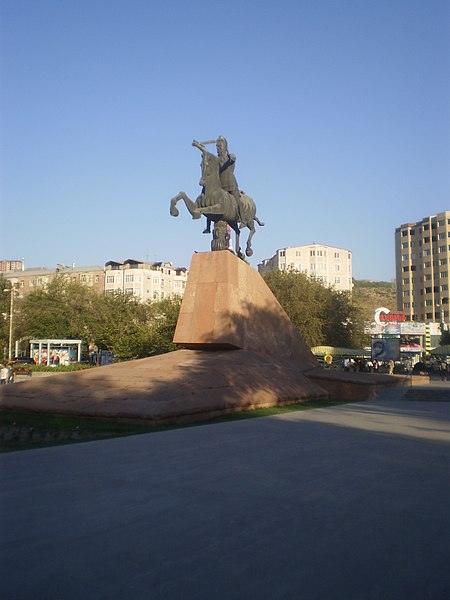 File:Vardan Mamikonyan monument 9122281 07.JPG