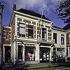 Winkelwoning met aangebouw achterhuis in neo-renaissancistische stijl