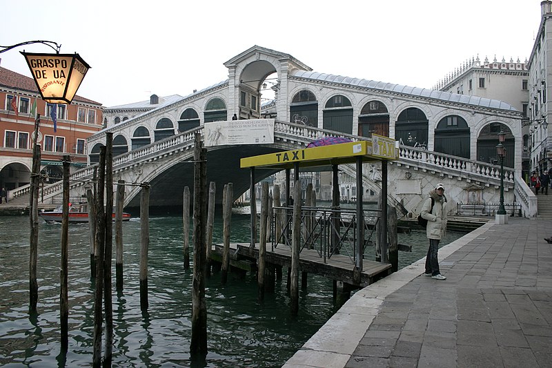 File:Venice - The Rialto Bridge early in the morning.jpg