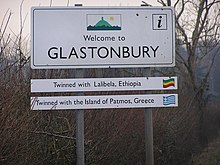 Welcome to Glastonbury - geograph.org.uk - 1114993.jpg