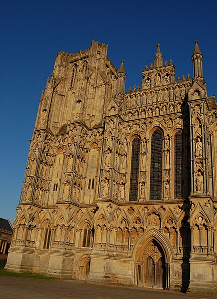 File:Wells Cathedral - west end.jpg