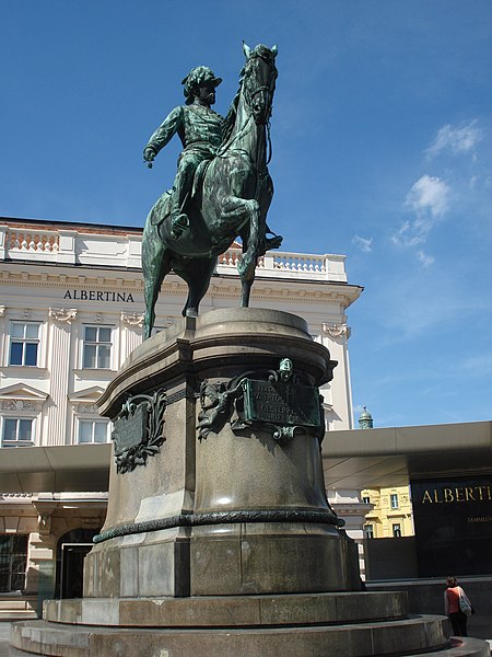 File:Wien, Erzherzog Albrecht-Denkmal auf der Albrechtsrampe.jpg