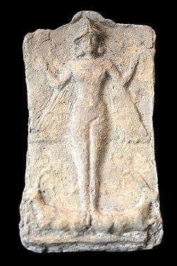 Larsa'da bulunan kanatlı İştar'ın pişmiş toprak kabartması (MÖ 2. binyıl)