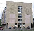 zijgevel van appartementencomplex nr. 7, WuWa 1929, van Adolf Rading (sterk verbouwd, en nu een studentenwooncomplex)