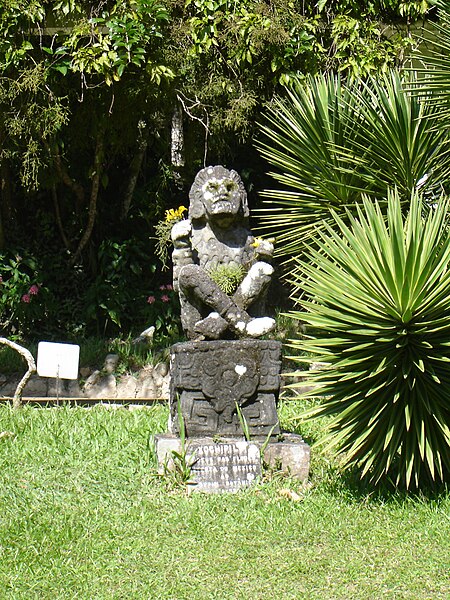 File:Xochipilli Statue on Brasil.JPG