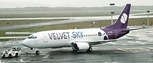 Boeing 737-300 ZS-SPU at Cape Town International Airport ZS-SPUVelvetSky.jpg