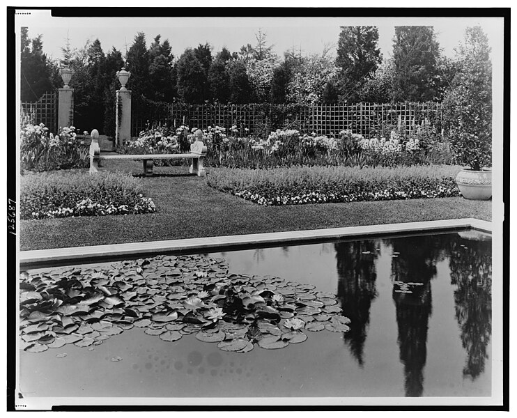 File:"Beacon Hill House," Arthur Curtiss James house, Newport, Rhode Island. Lily pond in the Blue Garden LCCN00651333.jpg