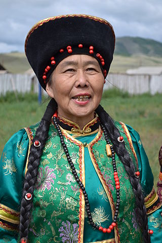 Ureueng inöng Sartuul di gampông Tsagatuy, Distrik Dzhidinsky, Buryatia, Rusia. (rayek gamba: 2.304 × 3.456)