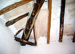 Detalle del soporte de la cobertura del atrio de la ermita de san José, Torrebaja.