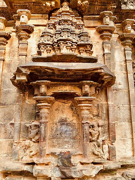 File:11th century Amritesvara temple, Annigeri, Karnataka India - 63.jpg