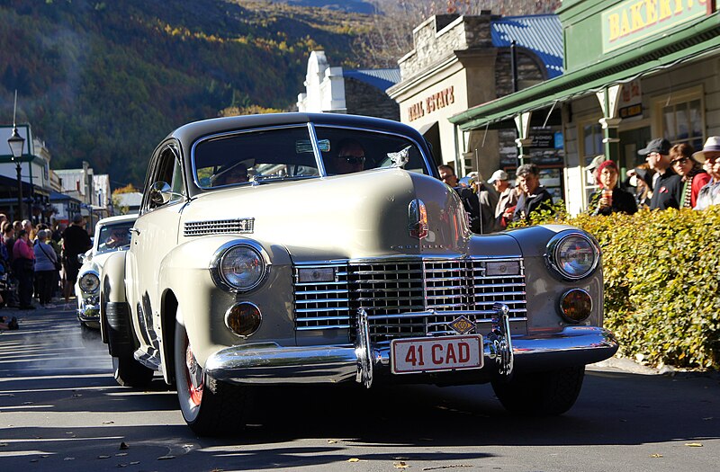 File:1941 Cadillac (8115042305).jpg