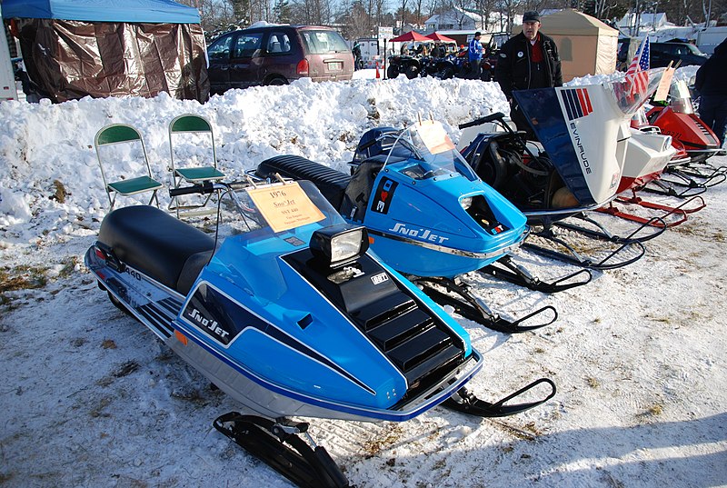 File:1973 and 1976 Sno Jet Vintage Snowmobiles at Tip-Up Town, Houghton Lake, MI 1-21-2012 (6743794687).jpg