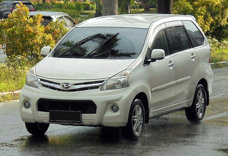 File:2015 Daihatsu Xenia 1.3 R Sporty F651RV (20210211).jpg