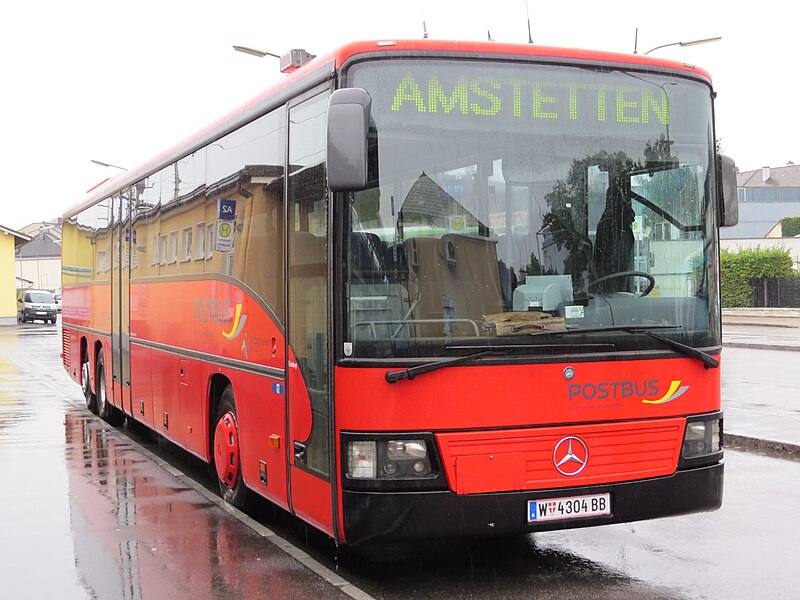 File:2017-09-19 (175) Mercedes-Benz Integro L at Bahnhof Amstetten.jpg