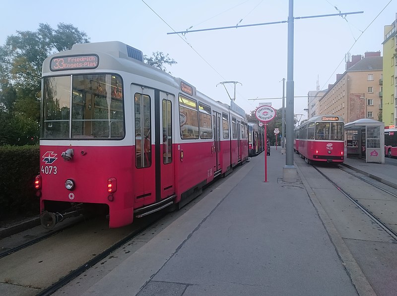 File:2018-10-08 AT Wien 20 Brigittenau, Friedrich-Engels-Platz, E2 4073 Linie 33, E2+c5 1428 Linie 2 (50997213785).jpg