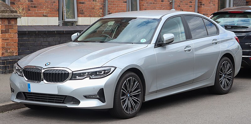 File:2019 BMW 318d SE Automatic 2.0 Front.jpg