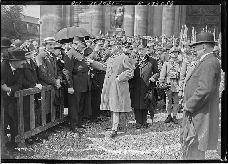 File:24-5-25, inauguration du monument aux médaillés militaires avec le maréchal Foch.jpg